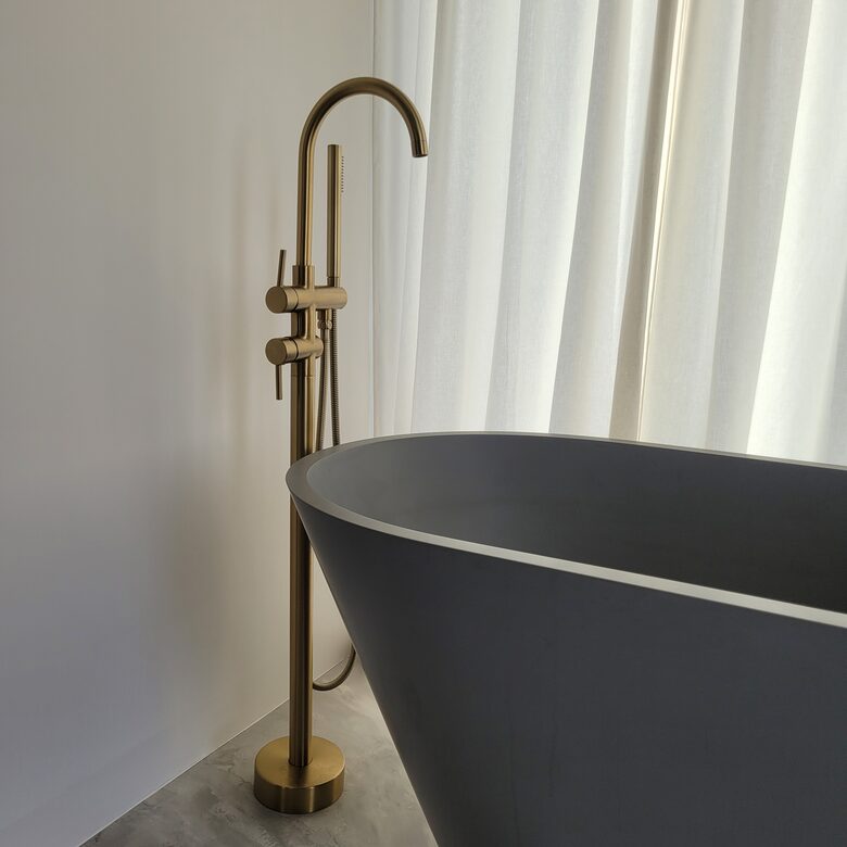 Brīvstāvošs jaucējkrāns BG14